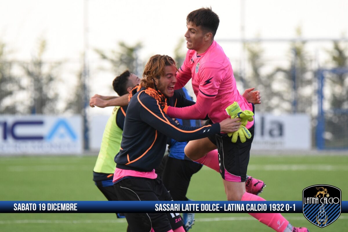 LATTE DOLCE VS LATINA LOGO 25