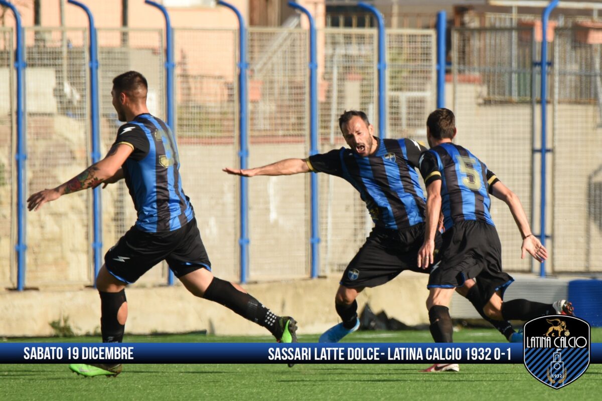 LATTE DOLCE VS LATINA LOGO 8