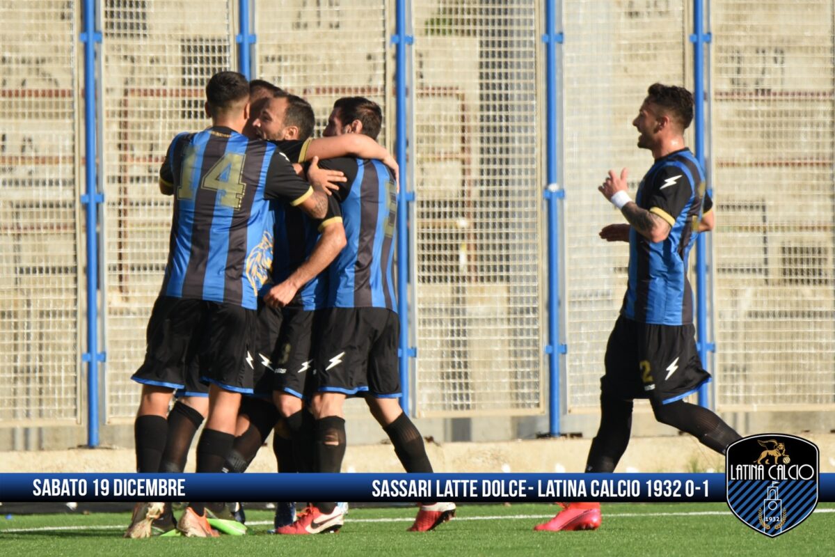 LATTE DOLCE VS LATINA LOGO 9